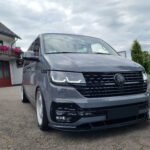 Montage Frontgrill mit Emblem T6.1 oben & unten